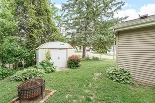 320 S Pearl St, Janesville, WI 53548 - Photo 8