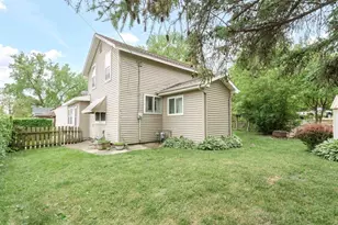 320 S Pearl St, Janesville, WI 53548 - Photo 10