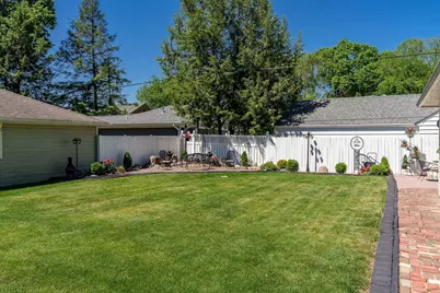 126 Jefferson Avenue, Janesville, WI 53545 - Photo 8