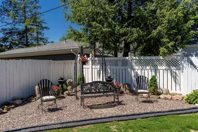 126 Jefferson Avenue, Janesville, WI 53545 - Photo 10
