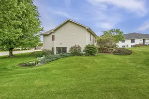 605 Prairie Hills Dr, Ridgeville, WI 53533 - Photo 48