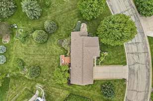 605 Prairie Hills Dr, Ridgeville, WI 53533 - Photo 4