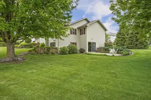 605 Prairie Hills Dr, Ridgeville, WI 53533 - Photo 2