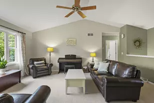 605 Prairie Hills Dr, Ridgeville, WI 53533 - Photo 8