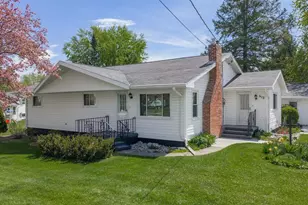 612 Grove St, Mauston, WI 53948 - Photo 2