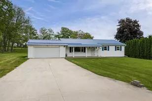 10266 N Amber Trail, Edgerton, WI 53534 - Photo 2