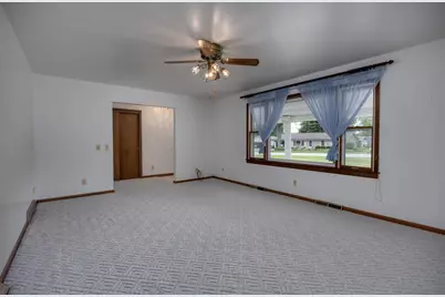 10266 N Amber Trail, Edgerton, WI 53534 - Photo 4