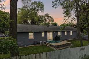 105 W Slifer St, Portage, WI 53901 - Photo 2