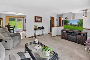 520 Acker Pkwy, DeForest, WI 53532 - Photo 8