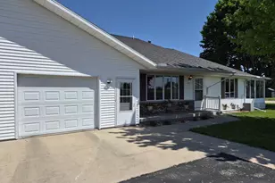 812 Pattee Dr, Waupun, WI 53963 - Photo 2