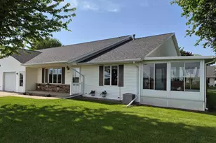 812 Pattee Dr, Waupun, WI 53963 - Photo 1