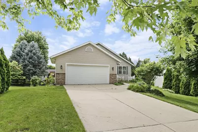 544 Berwick Drive, Sun Prairie, WI 53590 - Photo 2