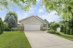 544 Berwick Dr, Sun Prairie, WI 53590 - Photo 2