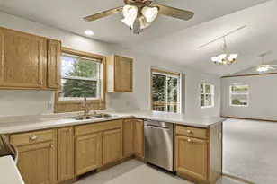 544 Berwick Dr, Sun Prairie, WI 53590 - Photo 6