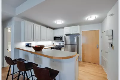 360 W Washington Avenue #712, Madison, WI 53703 - Photo 4