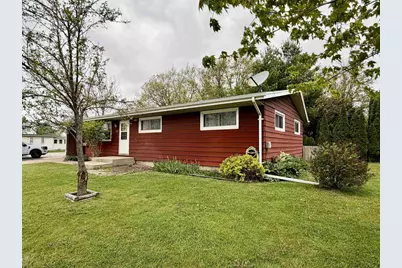 265 E Memorial Drive, Janesville, WI 53545 - Photo 2