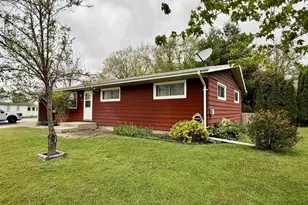 265 E Memorial Dr, Janesville, WI 53545 - Photo 2