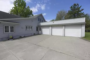 304 Tenth Ave St, Baraboo, WI 53913 - Photo 4