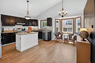 916 Katherine Dr, Sun Prairie, WI 53590 - Photo 6