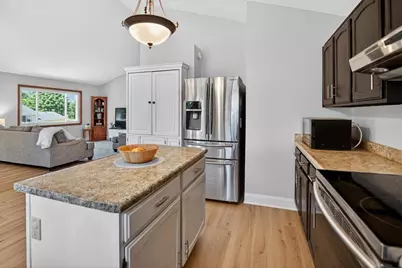 916 Katherine Drive, Sun Prairie, WI 53590 - Photo 4