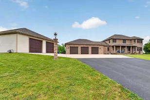 W6383 Hackbarth Rd, Fort Atkinson, WI 53538 - Photo 2