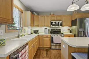 422 Bailey Dr, Madison, WI 53718 - Photo 8
