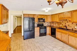 4409 Southwyck Dr, Janesville, WI 53546 - Photo 8
