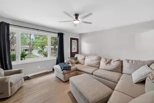 1121 Debra Ln, Madison, WI 53704 - Photo 4