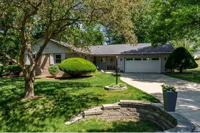 807 E Holiday Drive, Beloit, WI 53511 - Photo 2
