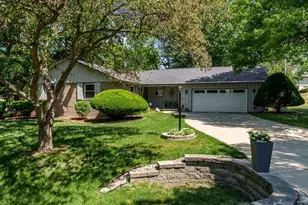807 E Holiday Dr, Beloit, WI 53511 - Photo 2