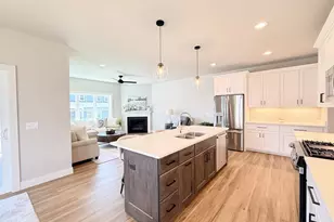 Unit 5 1 Bellflower Dr, DeForest, WI 53532 - Photo 6