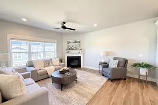 Unit 5 1 Bellflower Dr, DeForest, WI 53532 - Photo 4