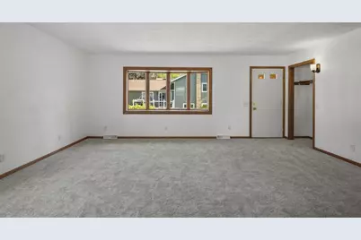 207 S Rutland Avenue, Brooklyn, WI 53521 - Photo 12