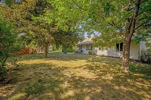 5602 Chestnut Ln, Mcfarland, WI 53558 - Photo 2
