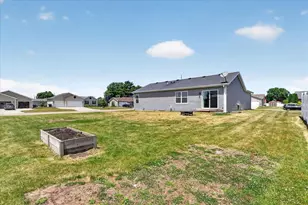 1627 Redwood Dr, Janesville, WI 53548 - Photo 32