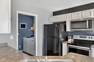1627 Redwood Dr, Janesville, WI 53548 - Photo 8