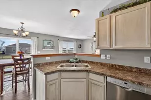 1627 Redwood Dr, Janesville, WI 53548 - Photo 12