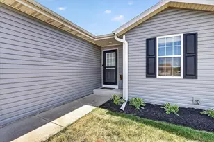 1627 Redwood Dr, Janesville, WI 53548 - Photo 2