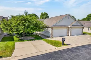 706 Creek Edge Dr, DeForest, WI 53532 - Photo 2