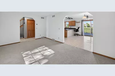 137 Lynne Trail, Oregon, WI 53575 - Photo 6