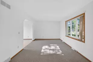 137 Lynne Trail, Oregon, WI 53575 - Photo 4