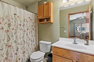 3236 Stonecreek Dr, Madison, WI 53719 - Photo 14