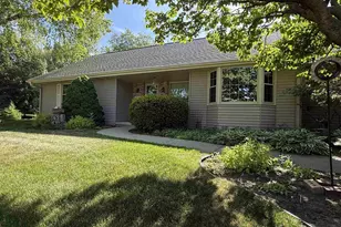 3259 Thames Ln, Janesville, WI 53546 - Photo 2