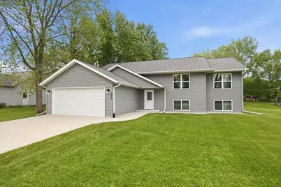 390 Meadow Lane, Columbus, WI 53925 - Photo 2