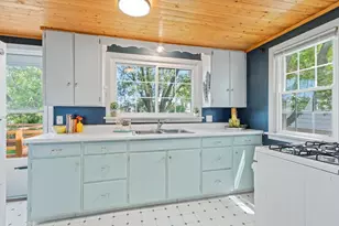 4711 Camden Rd, Madison, WI 53716 - Photo 10
