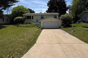 5205 Meadowood Dr, Fitchburg, WI 53711 - Photo 4