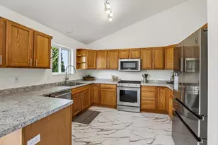 202 Michelle Ln, Cottage Grove, WI 53527 - Photo 2