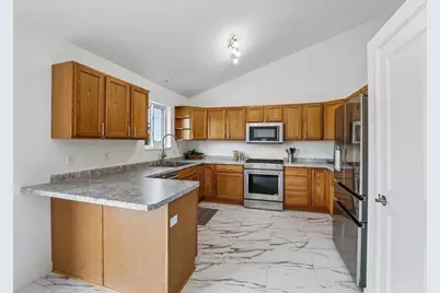 202 Michelle Lane, Cottage Grove, WI 53527 - Photo 10