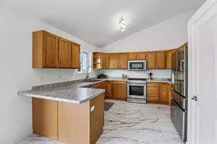 202 Michelle Ln, Cottage Grove, WI 53527 - Photo 10