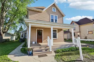 202 W 3rd St, Waunakee, WI 53597 - Photo 2